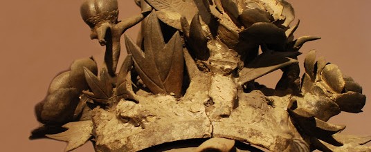 牡丹の花びらの可憐さと唐獅子の力強さ。菊間瓦の唐破風鬼 – Gable pug-ugly of Kikuma tile at Imabari city, Ehime pref. 牡丹の花びらの可憐さと唐獅子の力強さ。菊間瓦の唐破風鬼 – Gable pug-ugly of Kikuma tile at Imabari city, Ehime pref.