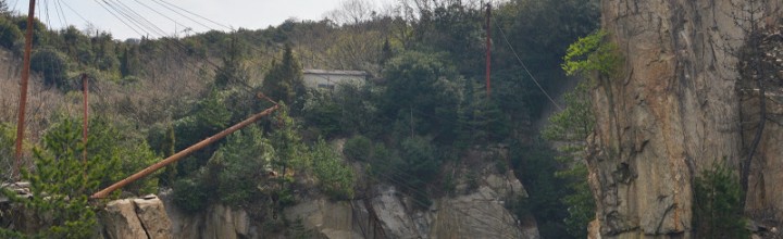 靖国神社の鳥居・日本橋・日銀に使われている石は、北木島の石 The stone island Kitagi 靖国神社の鳥居・日本橋・日銀に使われている石は、北木島の石 The stone island Kitagi