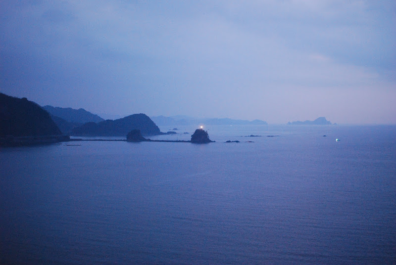 今朝、日の出前の景色。ため息がでるほど美しかったです。土佐十景の一つ「双名島（ふたなじま）」