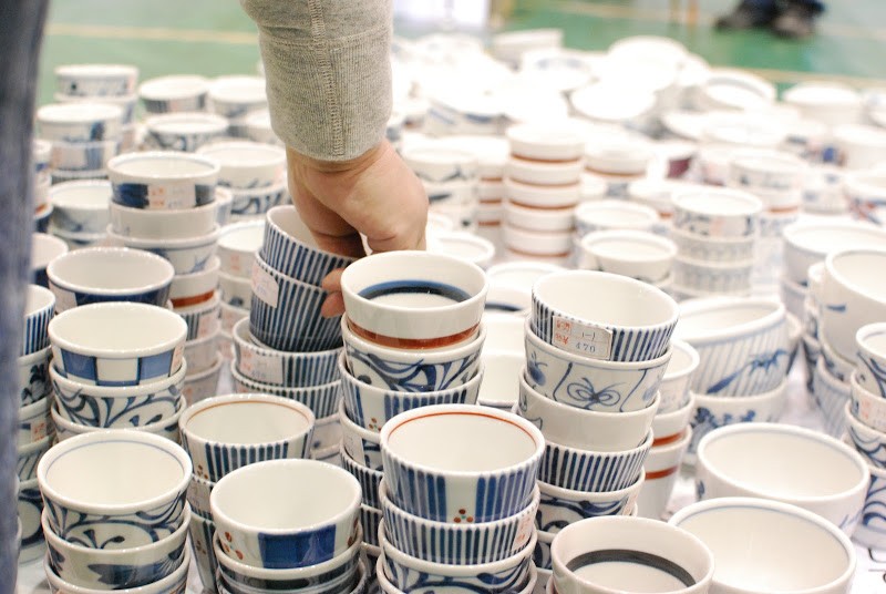 【写真レポート】砥部焼祭り- Blue and milk white Tobe-yaki pottery