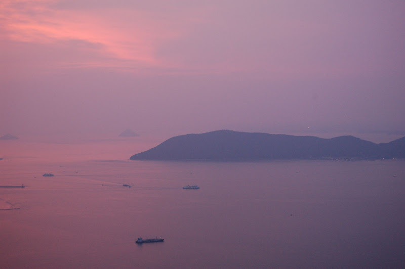 島々に　灯をともしけり　春の海　（正岡子規）