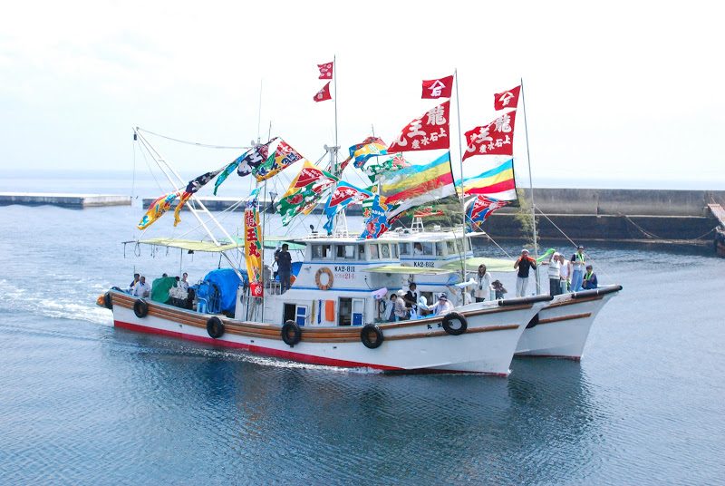 【香川】伊吹いりこの伊吹島。大漁旗で彩られた船の『明神祭（みなとまつり）』 – Myojin Festibal of Ibukijima island, Seto Inland Sea