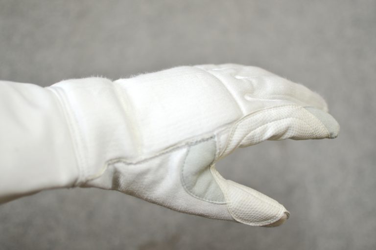 世界を狙うフェンシング・グローブ Fencing gloves made in Higashikagawa 物語を届けるしごと