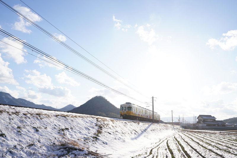 雪の中を走ることでん – Local train “Kotoden” run in the snow