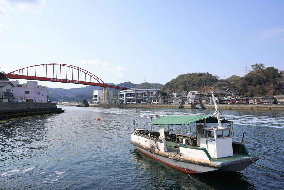 音戸の舟唄が響く。江戸より音戸の瀬戸を繋いできた音戸の渡し船 – Ondo no Funauta (Boatman’s song at Ondo)