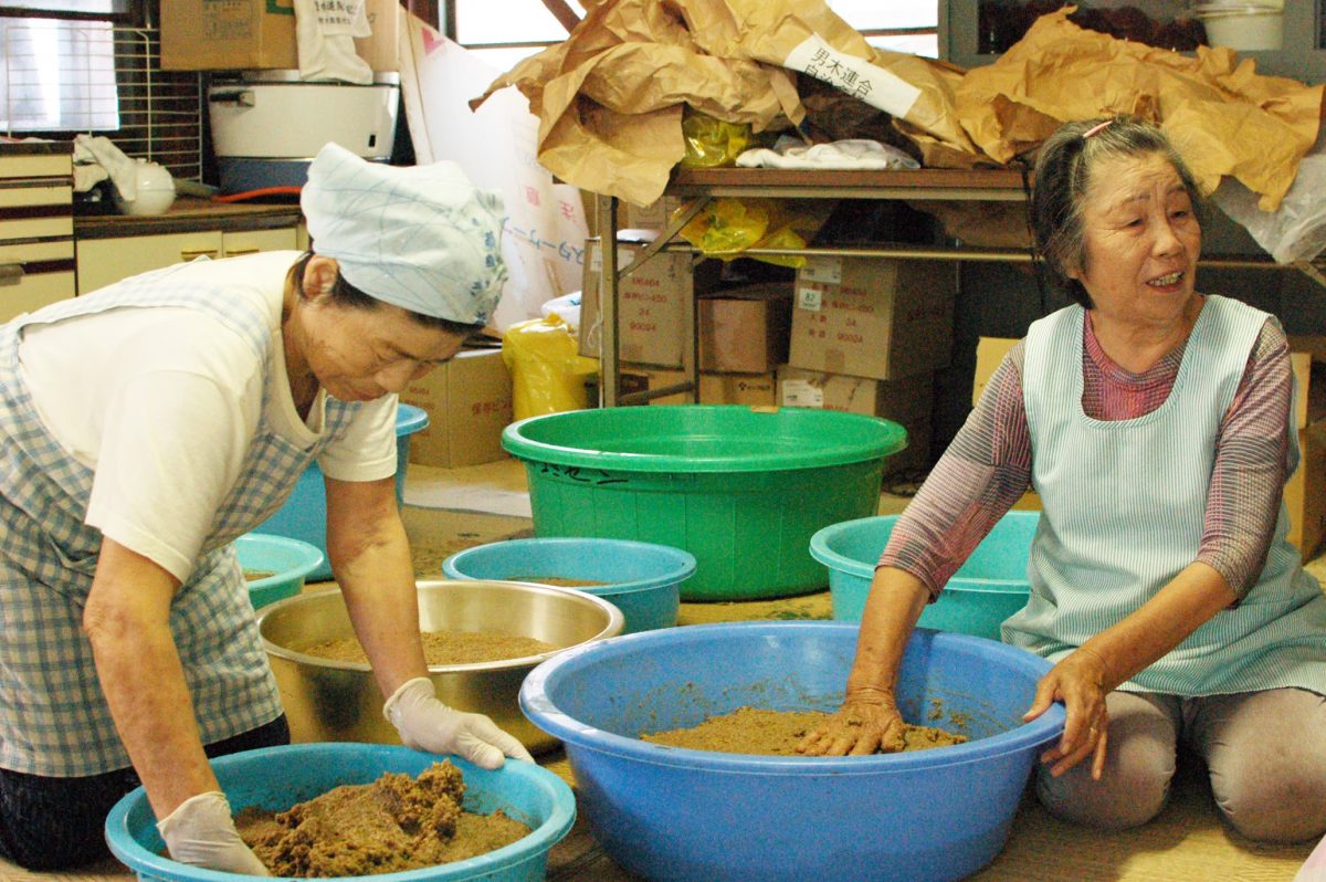 島のお母さんの味、男木島の味噌づくり – Homemade Miso of Ogijima Island | 物語を届けるしごと