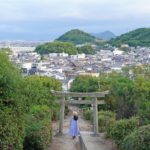 かつての瀬戸内の小島、天狗の休憩処「芝山神社」 – Shibayama shrine
