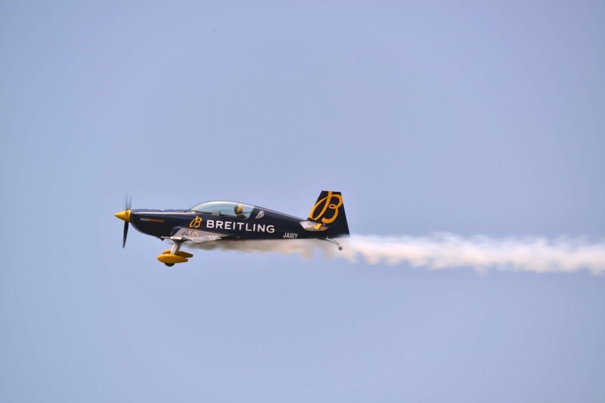 瀬戸内海の空を飛ぶ！室屋義秀さんのアクロバティック飛行ショー
