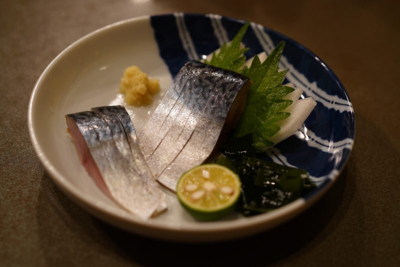 高松夜うどんの有名店のサバがうまい『こんぴらうどん』 – Mackerels are delicious! “Konpira udon”