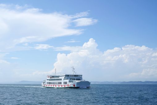 【宇高航路】直島経由で高松港〜宇野港を船旅してみた！夜の直島 - Night Naoshima tour with Ukō line ferry