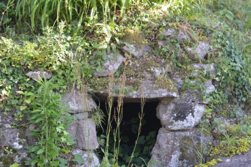 【小豆島】肥土山（ひとやま）の石風呂 - [Shodoshima island] Stone Bath of Hitoyama