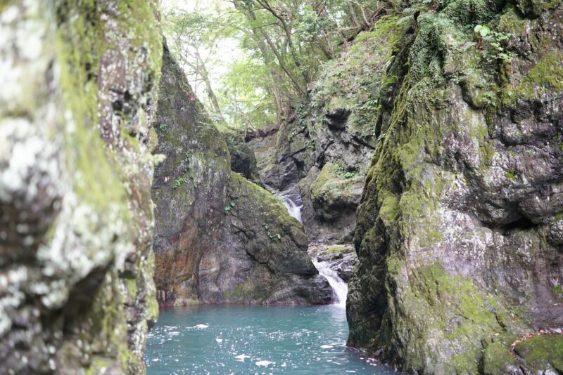 【香川 讃岐十景】奇岩と清流『三霞洞渓谷』 – [Kagawa] Mikado Valley