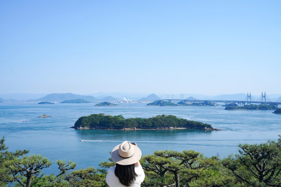 瀬戸内の多島美。鷲羽山（わしゅうざん）からの眺め - The Island Beauty of the Seto Inland Sea from Mt. Washuzan