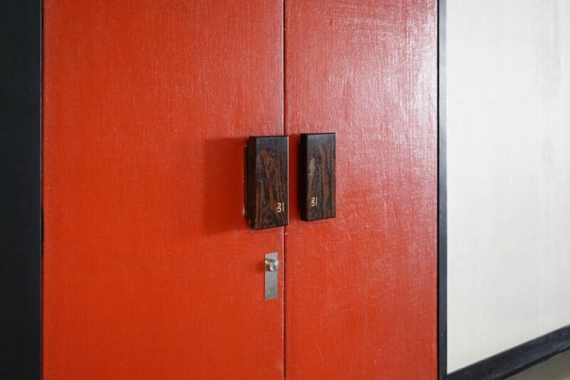香川漆芸の後藤塗の扉。剣持勇。香川県庁舎