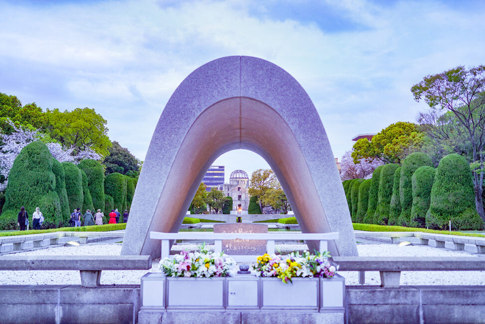平和の軸線。丹下健三さん設計『平和記念公園』 - Hiroshima Peace Memorial Park