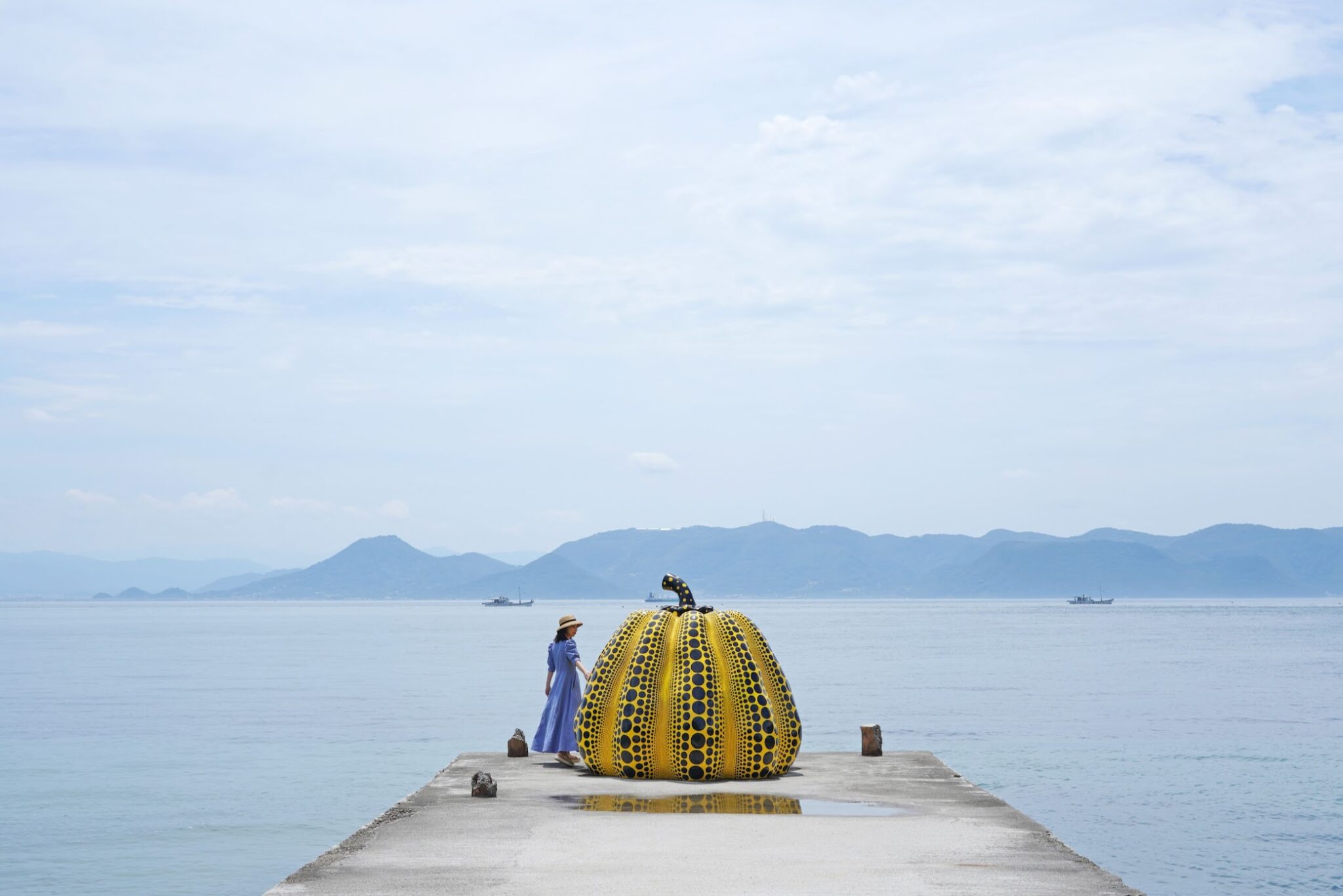 直島の黄色いカボチャ – Yellow pumpkin at Naoshima island