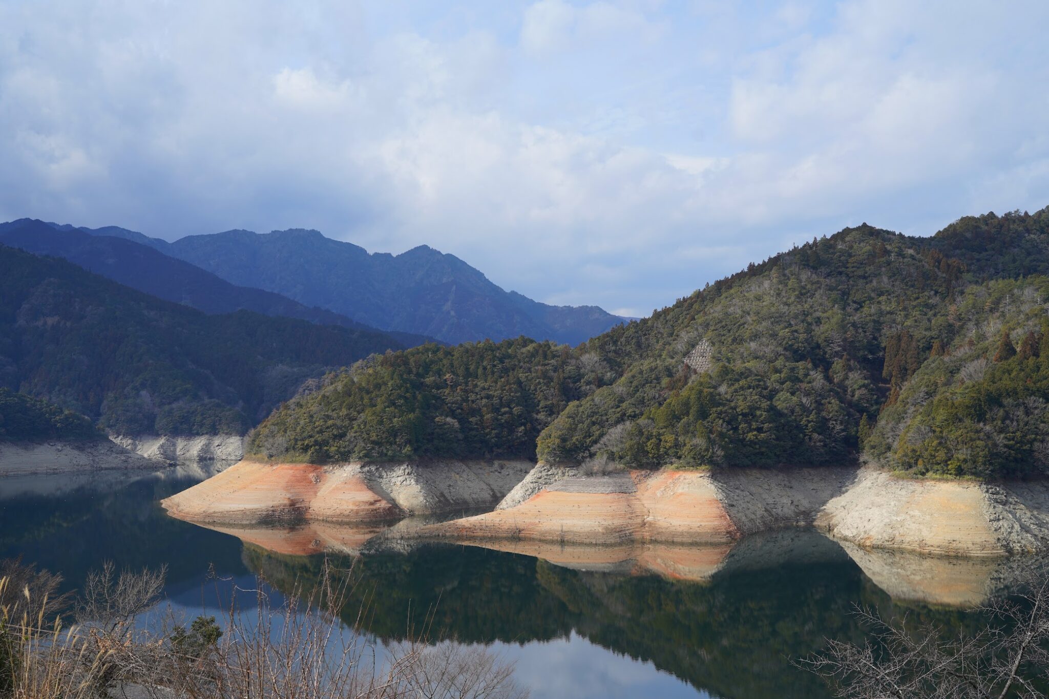 早明浦ダム。四国はひとつ。四国の森と水を守る基金『一般財団法人もりとみず基金』 – Forest and Water Foundation of Shikoku