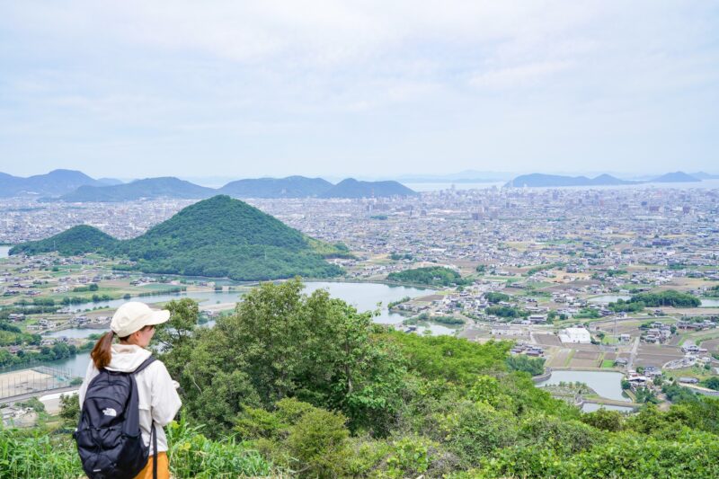 【香川】山頂からの瀬戸内と讃岐平野を見渡す絶景！上佐山（うわさやま） – [Kagawa] Mt. Uwasa yama, Spectacular views over the Seto Inland Sea and the Sanuki Plain from the summit.