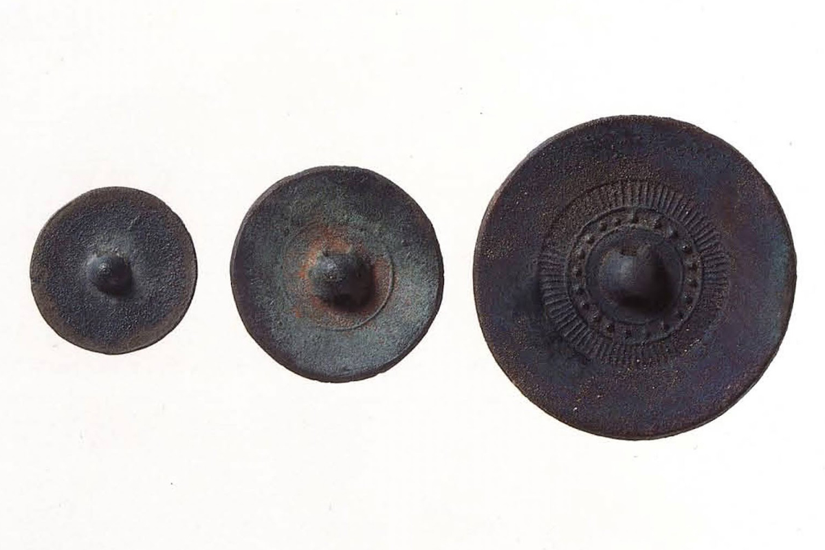 居石（おりいし）遺跡。発掘された鏡3面
