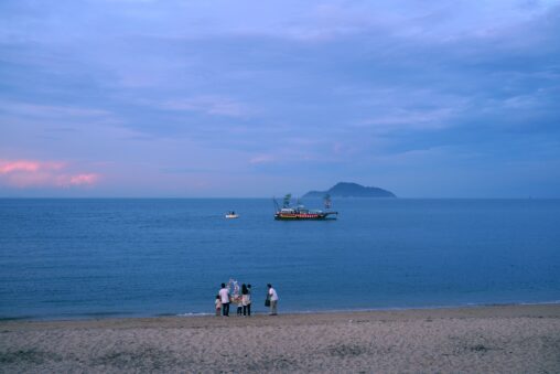 【愛媛】宮島さん。桜井・厳島神社の藁船流し - [Ehime] Miyajima-san. Straw boat floating in Sakurai, Imabari city