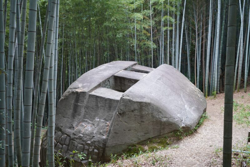 【奈良】飛鳥石造文化の謎。未完成の巨石「益田岩船（ますだのいわふね）」 – 【Nara】Masuda Iwa-fune