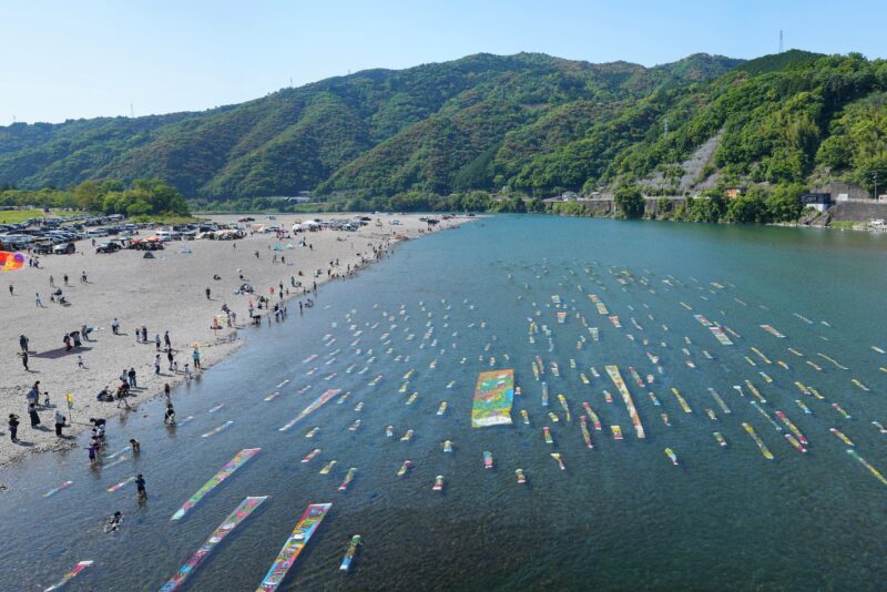 【高知 5/3-5】仁淀川 紙のこいのぼり – [Kochi 3-5 May] Paper carp streamers at Niyodo River