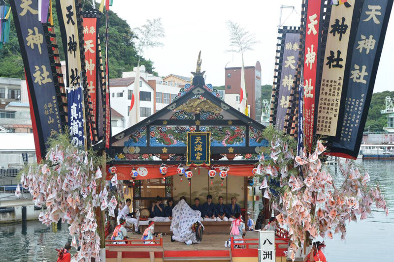 【兵庫】瀬戸の洋上で獅子が舞う『家島天神祭』真浦の獅子舞 – [Hyogo] Lion dances over the Seto Inland Sea”Ieshima Island Festival”