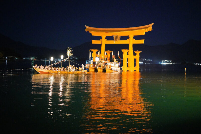 【広島】日本三大船神事の一つ。厳島神社最大の神事「管絃祭（かんげんさい）」 – [Hiroshima] One of Japan’s three great maritime rituals. The ‘Kangen-sai’, the grandest ritual at Itsukushima Shrine.
